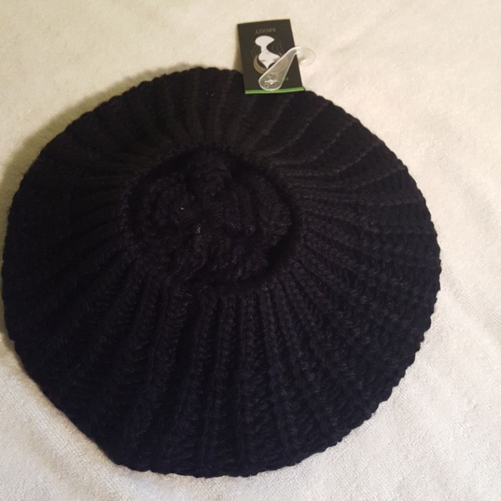 Beautiful Womans Knit Black Beret Tam w/pom pom - Picture 5 of 8